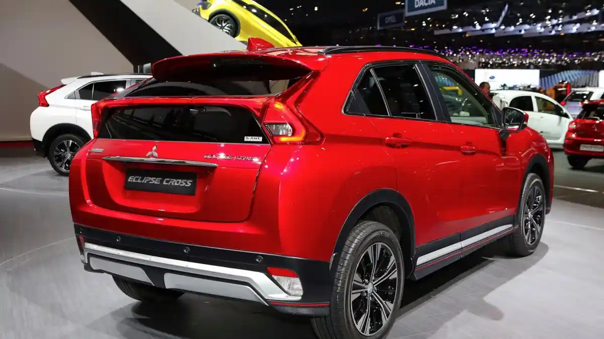 Foto - Mitsubishi Eclipse Cross Masuk Segmen Mahal?
