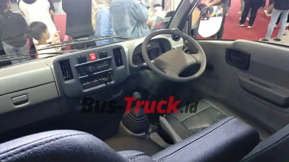 Foto - Isuzu Traga, ‘Pewaris’ Panther Sebagai People Mover