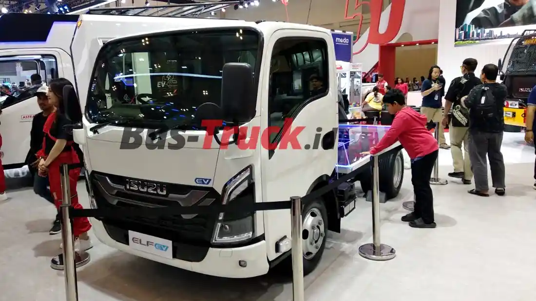 Foto - Penjualan Tiga Raksasa Truk Di GIIAS 2024