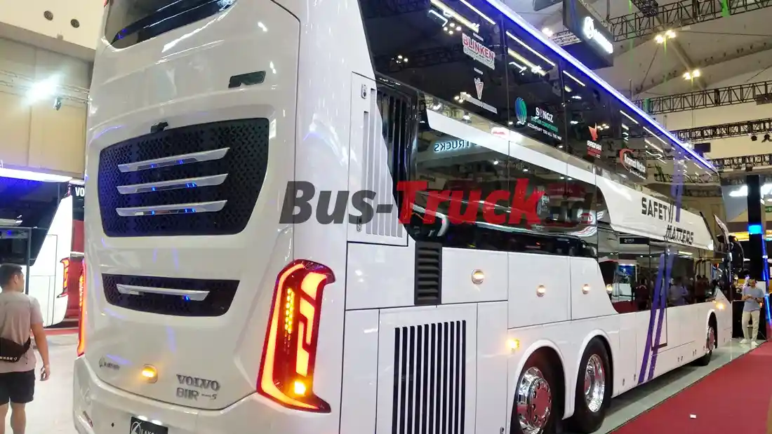 Foto - Bus Double Decker Dan Sleeper Kini Makin Sempit?