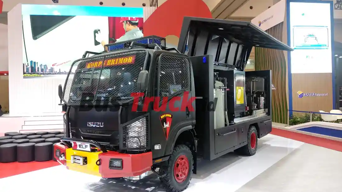 Foto - GIIAS 2024: Kolaborasi Isuzu-Brimob Hadirkan Inovasi Kendaraan Water Treatment