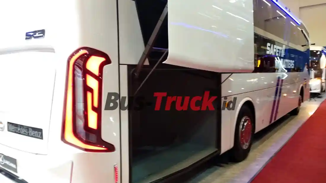 Foto - Desain Bodi Bus Mesin Depan Ala Laksana