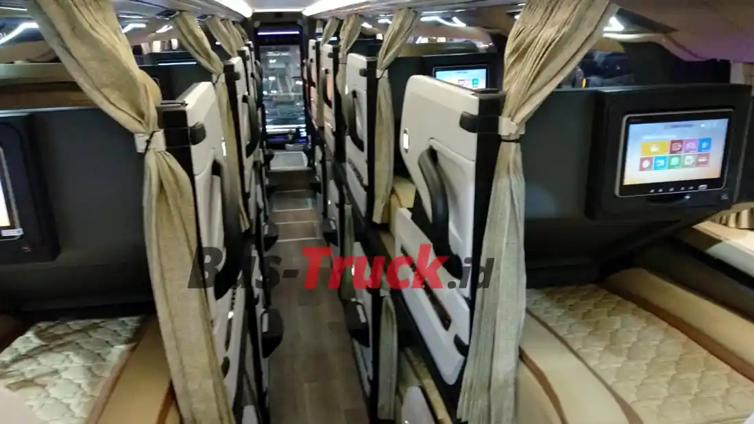 Foto - Desain Bodi Bus Mesin Depan Ala Laksana