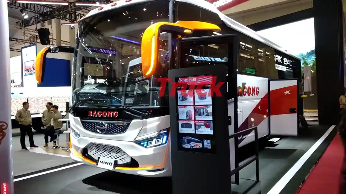 Foto - Desain Bodi Bus Mesin Depan Ala Laksana