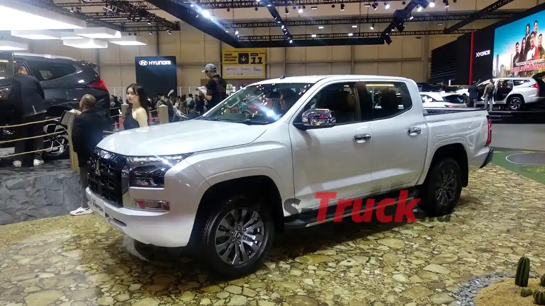 Foto - Mitsubishi Pajero Sport, Senior Yang Menolak Untuk Ketinggalan Jaman