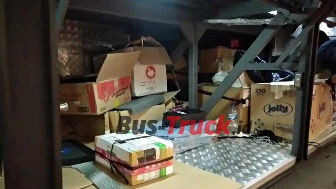 Foto - Desain Bodi Bus Mesin Depan Ala Laksana