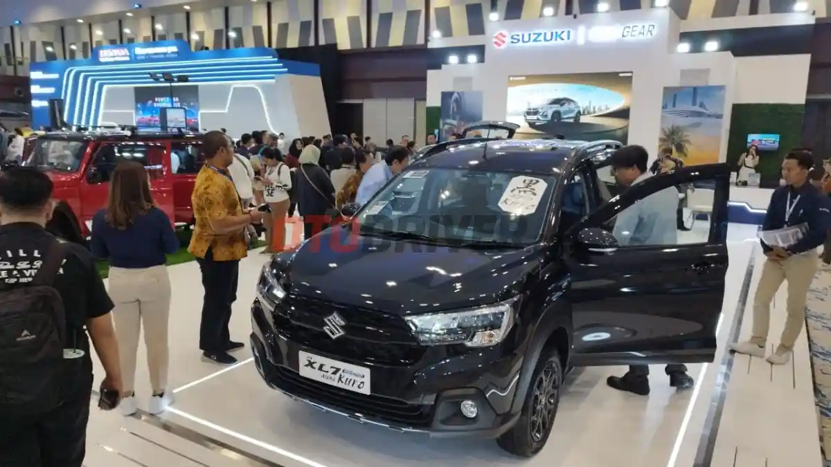 Foto - Deretan Mobil Ramah Lingkungan Yang Tampil Di GIIAS Semarang 2025