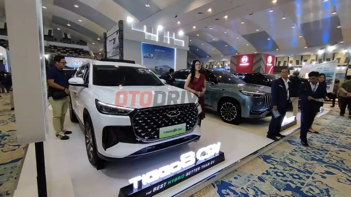 Foto - Deretan Mobil Ramah Lingkungan Yang Tampil Di GIIAS Semarang 2025