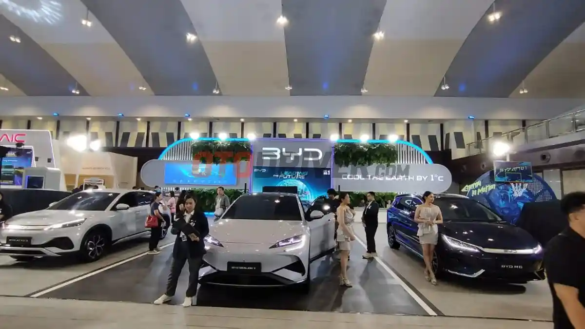 Foto - Deretan Mobil Ramah Lingkungan Yang Tampil Di GIIAS Semarang 2025