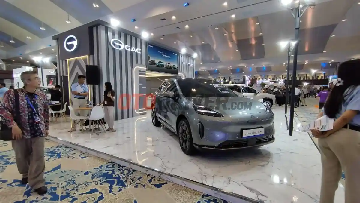 Foto - Deretan Mobil Ramah Lingkungan Yang Tampil Di GIIAS Semarang 2025