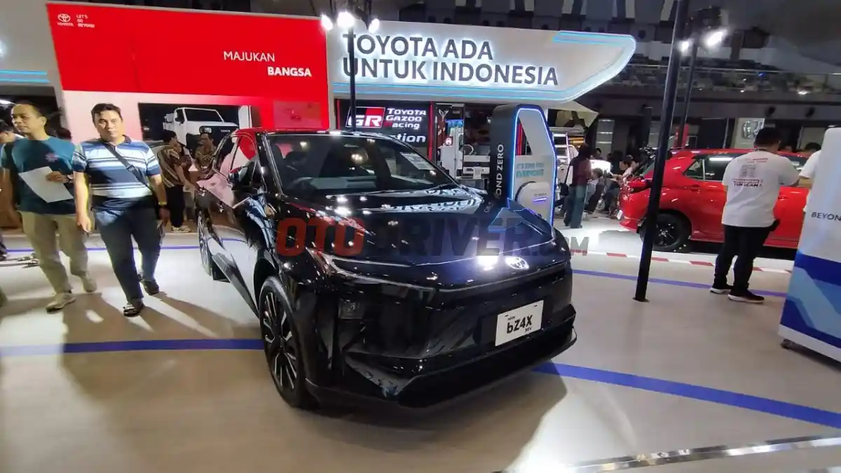 Foto - Deretan Mobil Ramah Lingkungan Yang Tampil Di GIIAS Semarang 2025