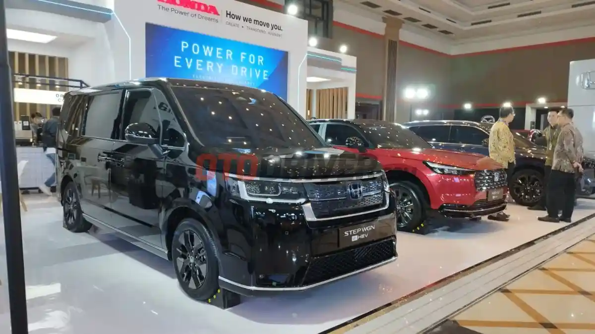 Foto - Pemprov Jabar Berikan Diskon 10% BBKNB Untuk Pembelian Di GIIAS Bandung 2025