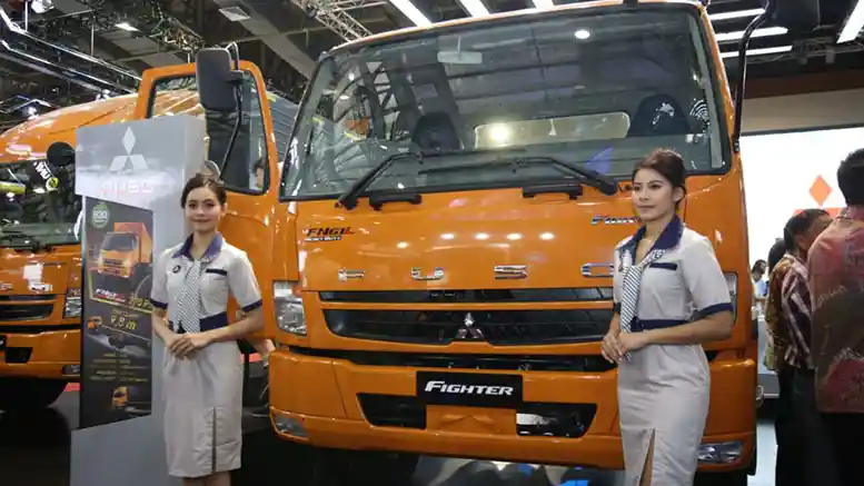 Foto - Mitsubishi Fuso Andalkan Fighter Dan Truk Listrik Di GIICOMVEC 2020