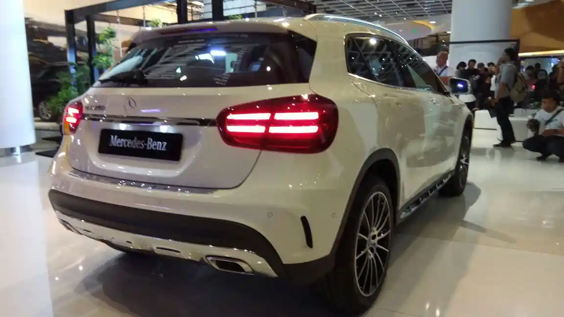 Foto - Daftar Harga MERCEDES-BENZ Terbaru (Agustus 2018)