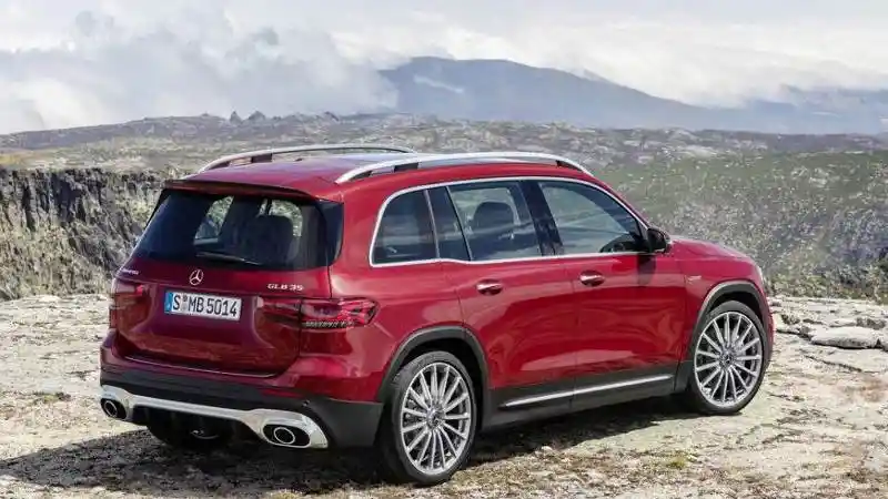 Foto - Mercedes-AMG GLB 35 4Matic Siap Hadang Audi Q3 dan BMW X1