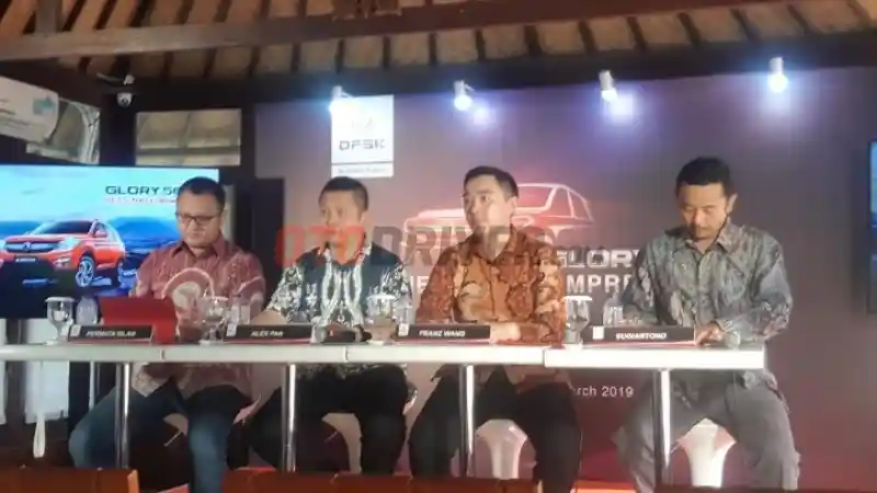 Foto - DFSK Yakin Glory 560 Lebih Laris Dari Sang Kakak