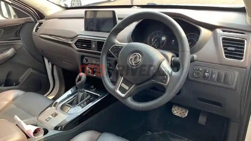 Foto - FIRST DRIVE: DFSK Glory 560 CVT L Type