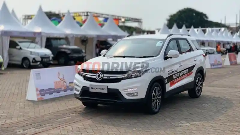 First Drive - FIRST DRIVE: DFSK Glory 560 CVT L Type