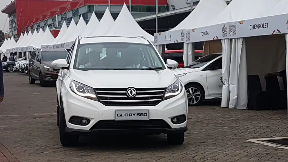 Foto - FIRST DRIVE: DFSK Glory 1.5T CVT Comfort 2018