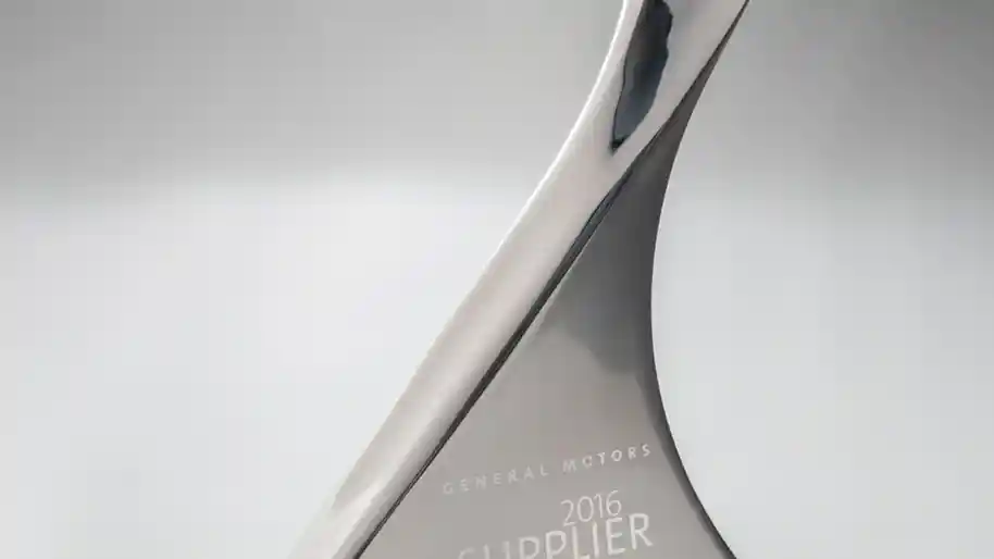 Foto - General Motors Berikan Penghargaan Untuk Bridgestone