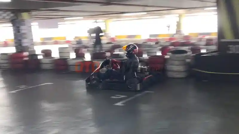 Foto - Motomobi Gelar Balapan Gokart, Kru OtoDriver Dominasi Podium Kemenangan