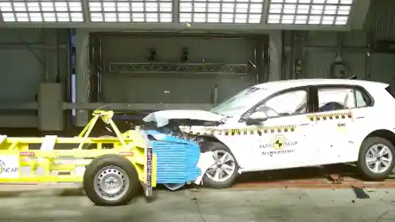Crash Test - VIDEO: Crash Test Volkswagen Golf (Euro NCAP)