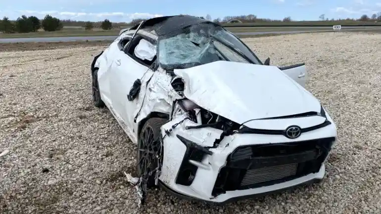 Berita - Toyota GR Yaris Hancur Total Setelah Salto Di Sirkuit