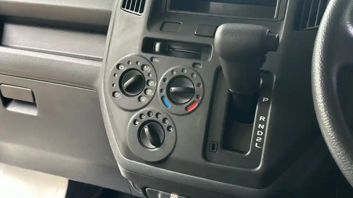 Foto - Daihatsu Luncurkan Gran Max Blind Van Terbaru, Mobil Niaga Pertama di Kelasnya dengan Transmisi Otomatis