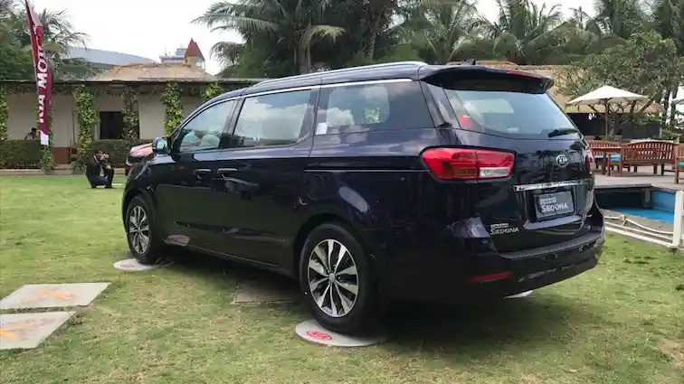 Foto - First Drive: Kia Grand Sedona 2017