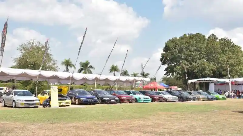 Foto - Ratusan Toyota Corolla di Candi Prambanan Sabet Rekor MURI