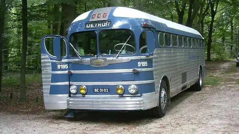 Foto - Greyhound, Bus Paling Terkenal Di Kolong Jagad