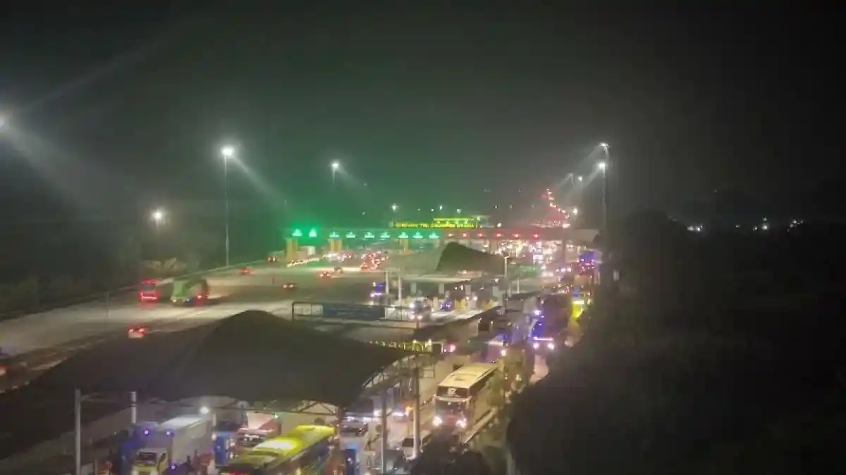 Berita - H-5 Lebaran Tol TransJawa Mulai Dipenuhi Bus Dari Arah Jabodetabek