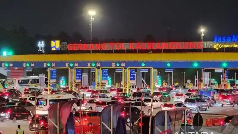 Berita - Arus Lalu Lintas Di Tol Ke Timur Jabodetabek Aman, Ke Arah Barat ‘Macet’