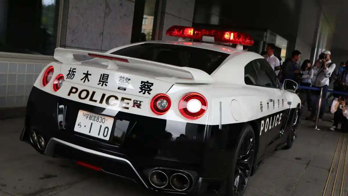 Foto - Warga Jepang Sumbang Mobil Super Ini Untuk Kepolisian