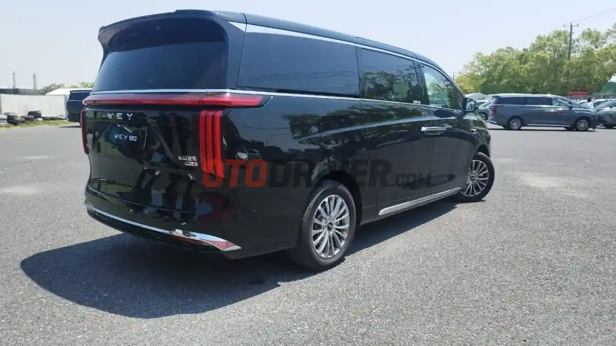 Foto - Merasakan Langsung Wey 80, Pesaing Denza D9 dan Alphard
