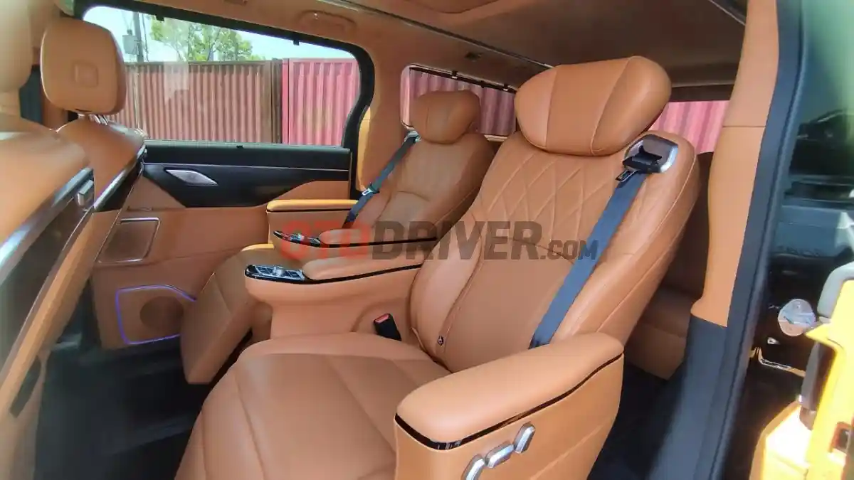 Foto - Merasakan Langsung Wey 80, Pesaing Denza D9 dan Alphard