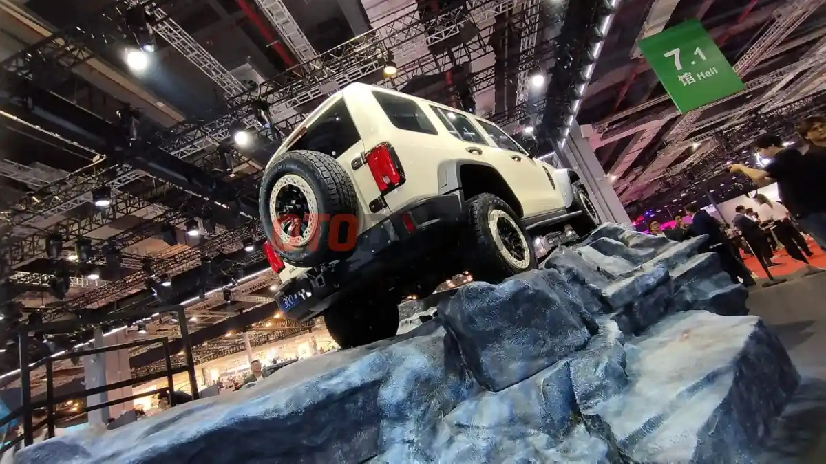 Foto - Tank 300 Hooke, Sosok Modifikasi Off-Road Kelas Berat dari GWM