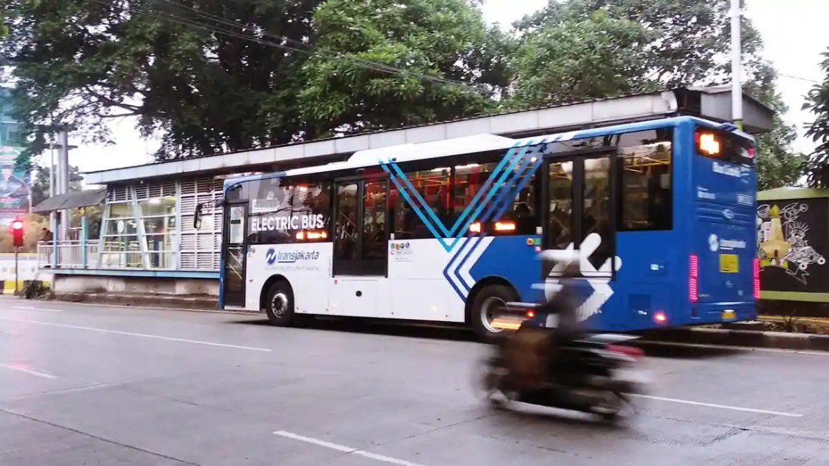 Foto - Tarif Rp1 Transjakarta Untuk Memperingati Ulang Tahun Jakarta