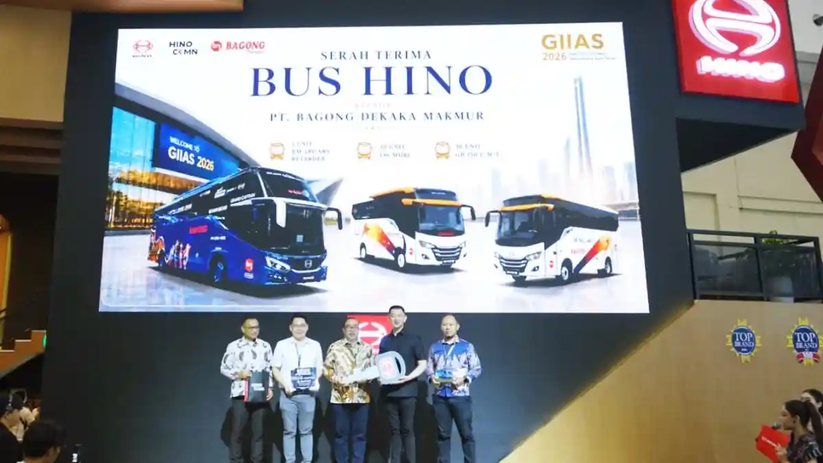 Foto - PO Bagong Borong 61 Unit Bus Hino Di GIIAS 2026