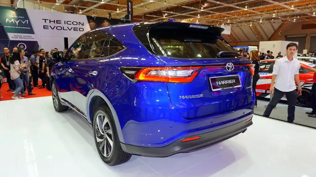 Foto - Toyota Harrier Facelift Resmi Hadir Dengan Mesin Lexus!