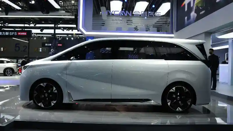 Foto - Rival Lexus LM, Muncul Dalam Mobil Listrik Dari Cina