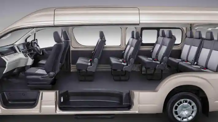 Foto - Hiace Baru, Si Penguasa Dunia Travel