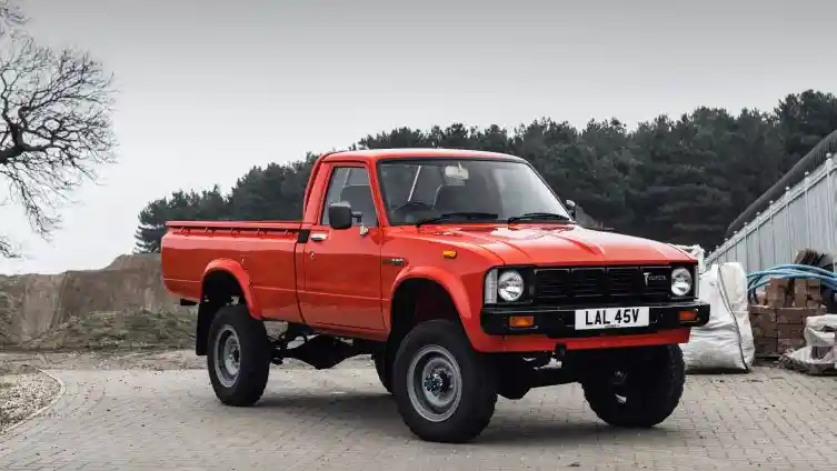Pikap - Hilux, Sang Pelopor Pikap Kecil Berpenggerak 4x4
