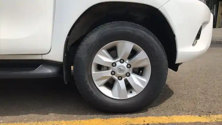 Foto - FIRST DRIVE: Toyota Hilux 2.4 V A/T 4X4