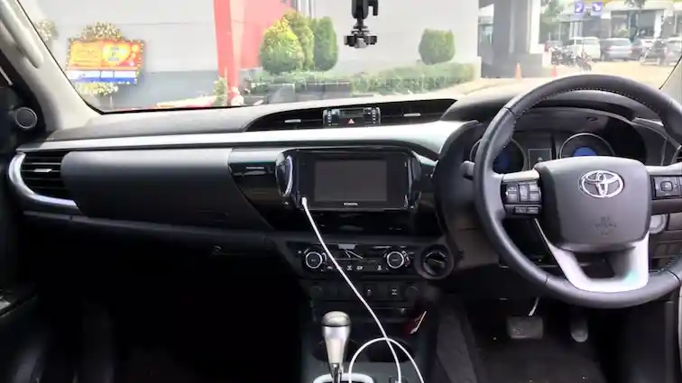 Foto - FIRST DRIVE: Toyota Hilux 2.4 V A/T 4X4