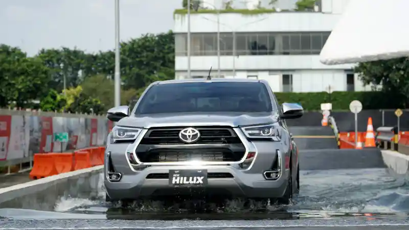 Foto - Toyota Hilux Facelift Sah Meluncur di Indonesia