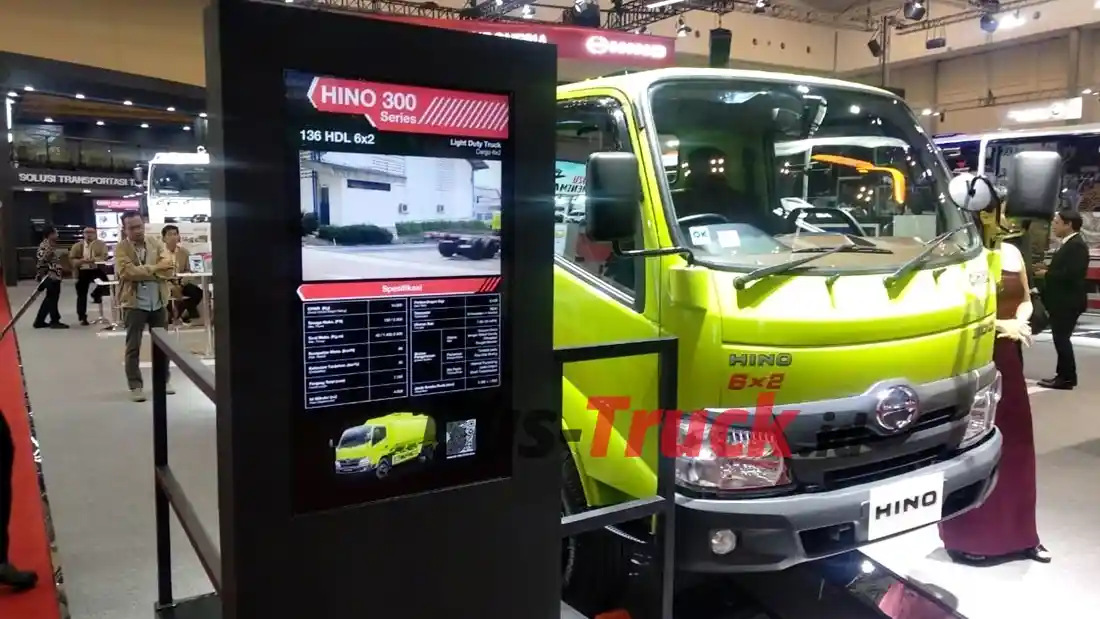Foto - Penjualan Tiga Raksasa Truk Di GIIAS 2024