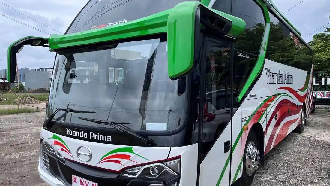 Foto - Hino Bus Makin Merangsek Pulau Sumatera 