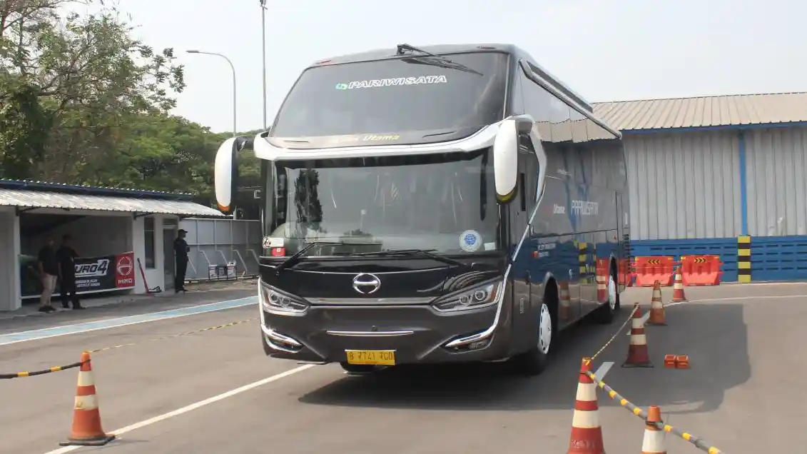 Foto - Hino Gelar Korlantas Driver Trainer Contest