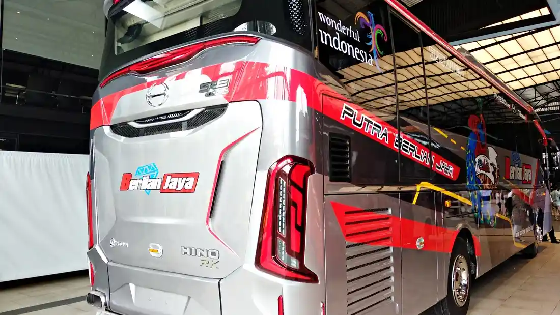 Foto - Adu Laku Sasis Bus Kuartal Pertama 2024